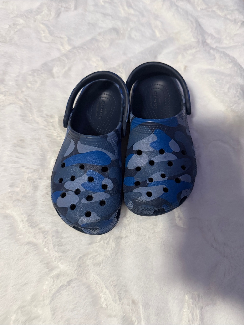 CROCS Kids Blue Camo Water Clogs with Heel Strap
